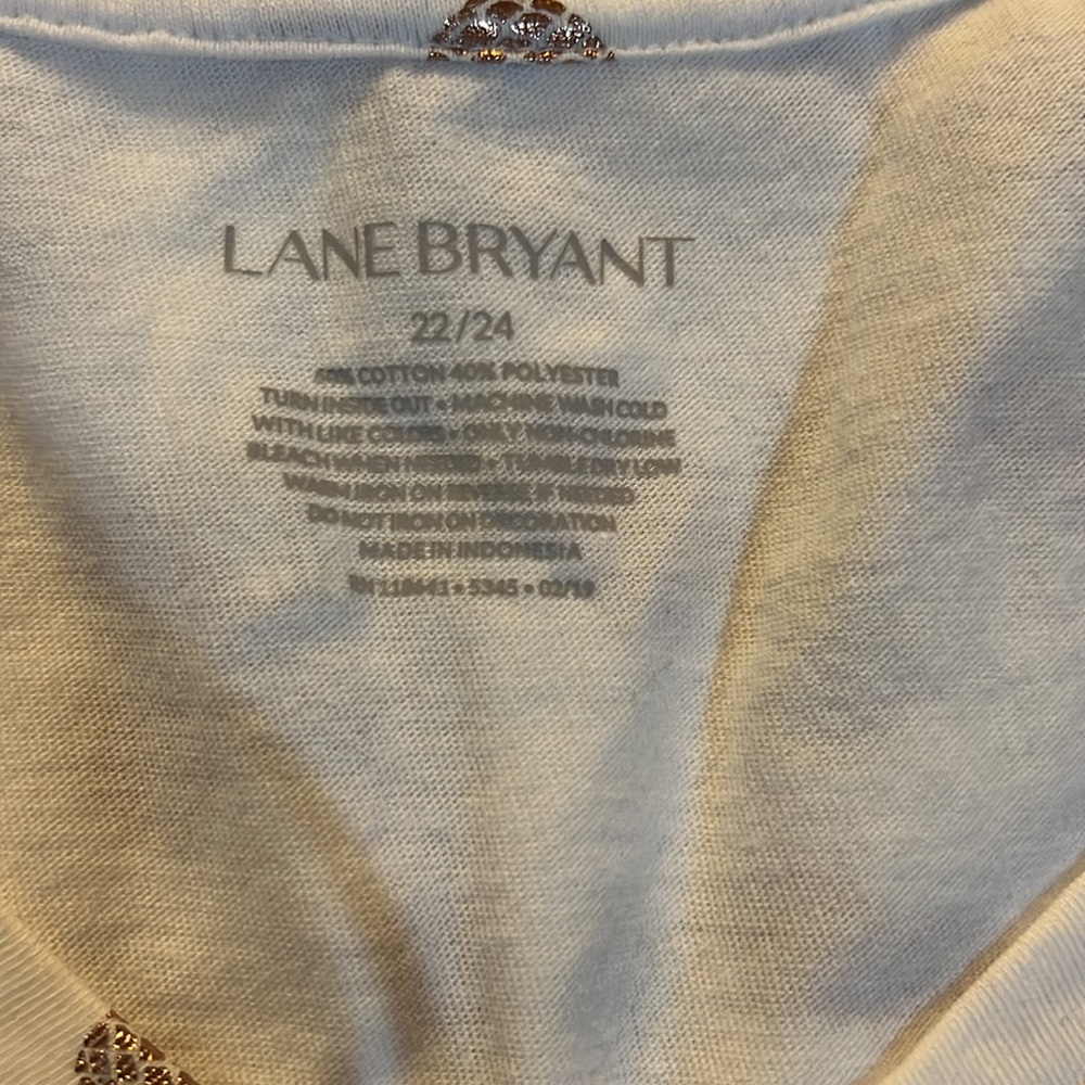 Bundle of two tops One is New and the other in great condition - Picture 3 of 9